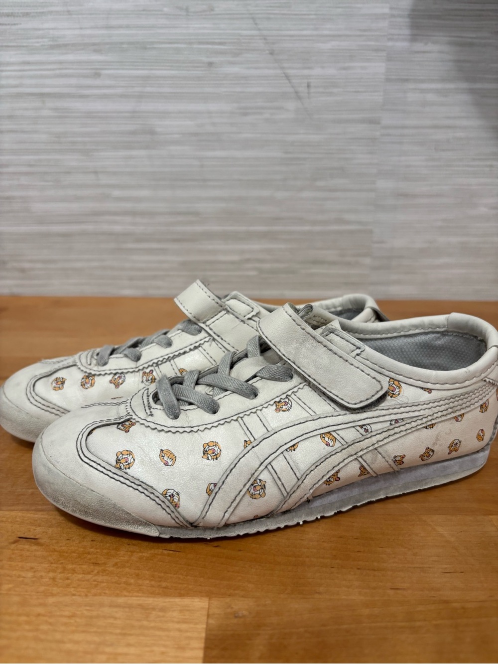 Kids Onitsuka Tiger sneaker size 1